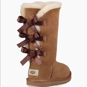 Authentic UGGS Bailey Bows boots in women’s 11